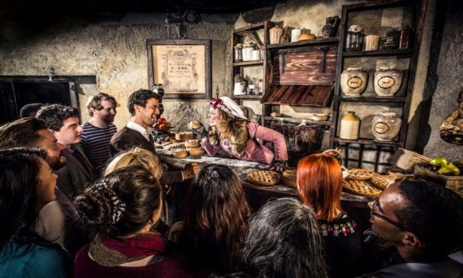 London: Harry Potter Tour, River Cruise & The London Dungeon - Inside the London Dungeon