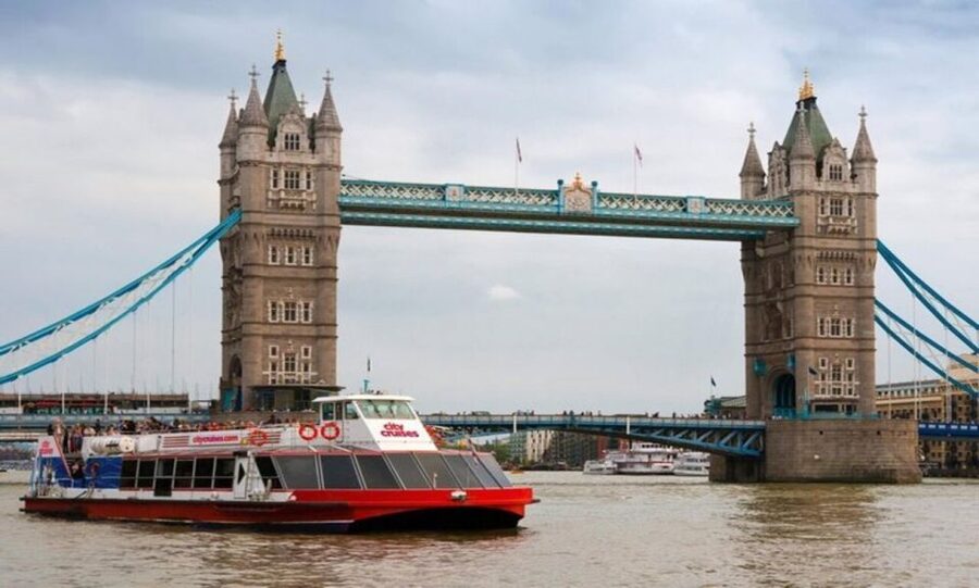 London: Harry Potter Tour, River Cruise & The London Dungeon - What the $132 price really includes
