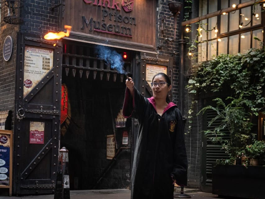 London: Harry Potter Tour & The London Dungeons Tour - Westminster adds scale to the walking route