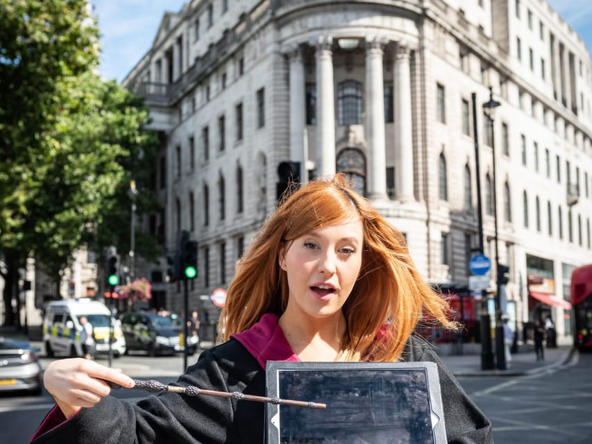 London: Harry Potter Tour & The London Dungeons Tour - What the guide adds to the experience