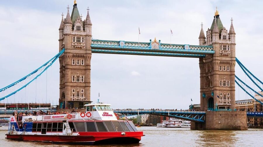 London: Harry Potter Tour with Clink Prison and River Cruise - From wizarding shops to London’s old lanes