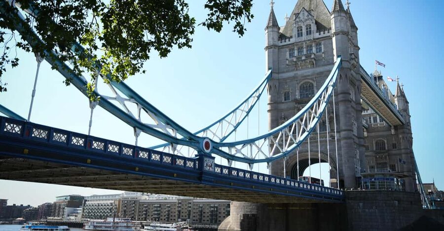 London: Harry Potter Walking Tour and Tower Bridge Ticket - Tower Bridge is the strongest second half