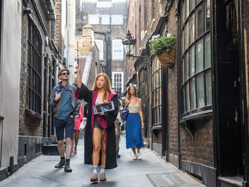 London: Harry Potter Walking Tour & the London Dungeons - Cecil Court and Goodwin’s Court: London’s smaller-scale magic
