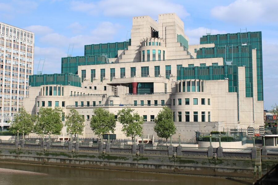 London: James Bond Filming Locations Bus Tour - GoldenEye and the St Petersburg Square setting