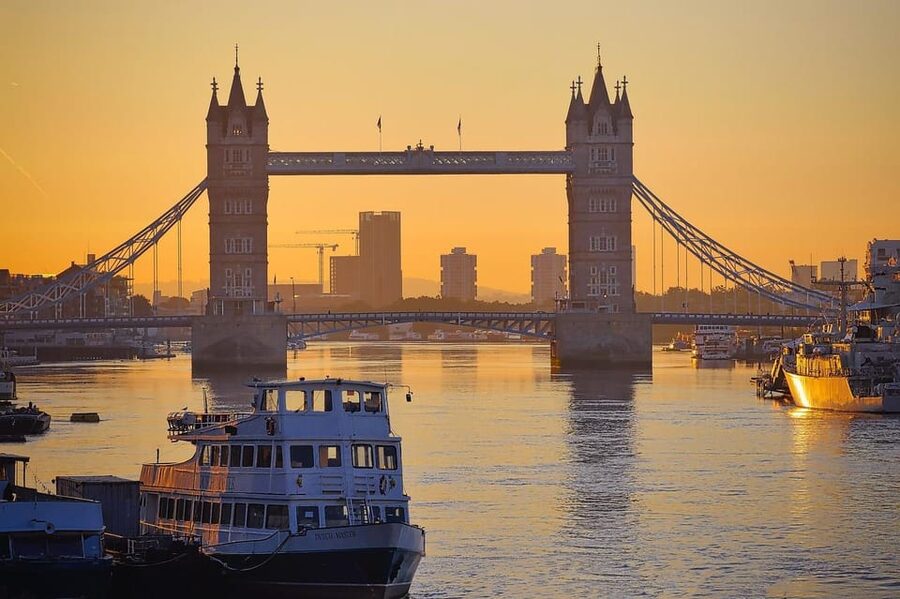 London: Private Family Harry Potter Movie Locations & Cruise - Is the $127 price good value?
