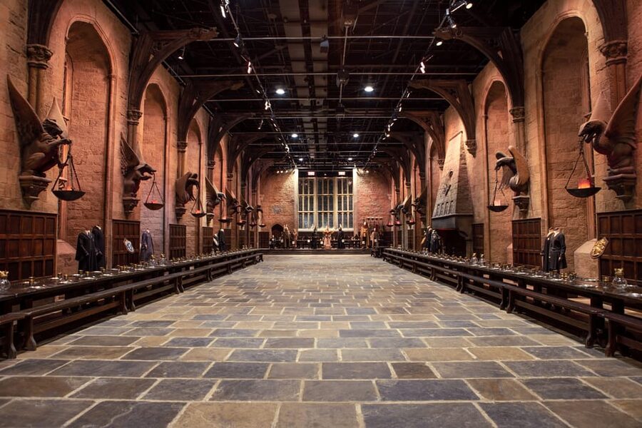London: Warner Bros. Studio Tour and Thames River Cruise - Getting to Leavesden without included transport