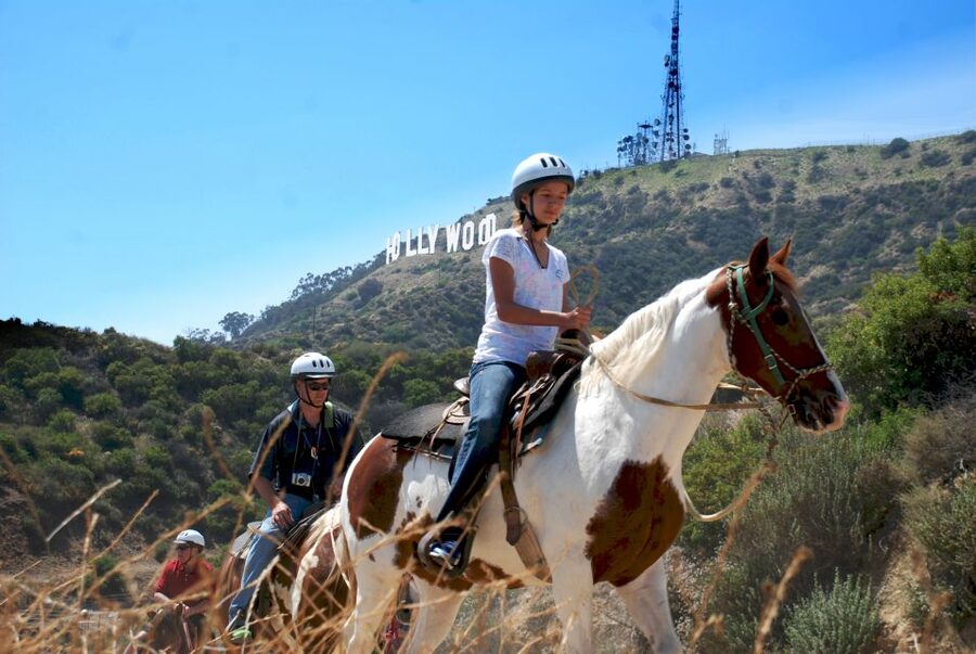 Los Angeles: 2-Hour Hollywood Trail Horseback Riding Tour - Meeting your horse and getting ready