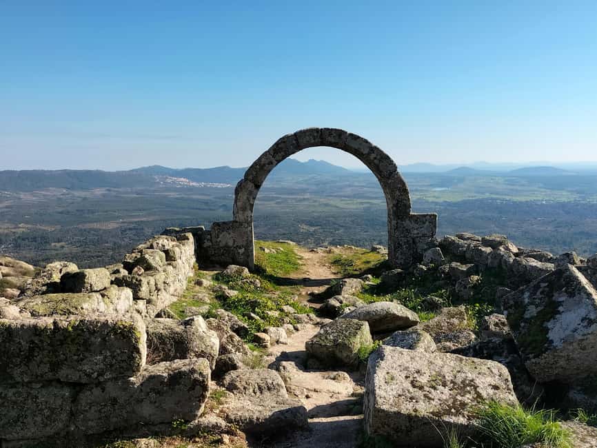Monsanto (TV Game of Thrones): Private Day Tour from Lisbon - Almourol Castle on the Tagus