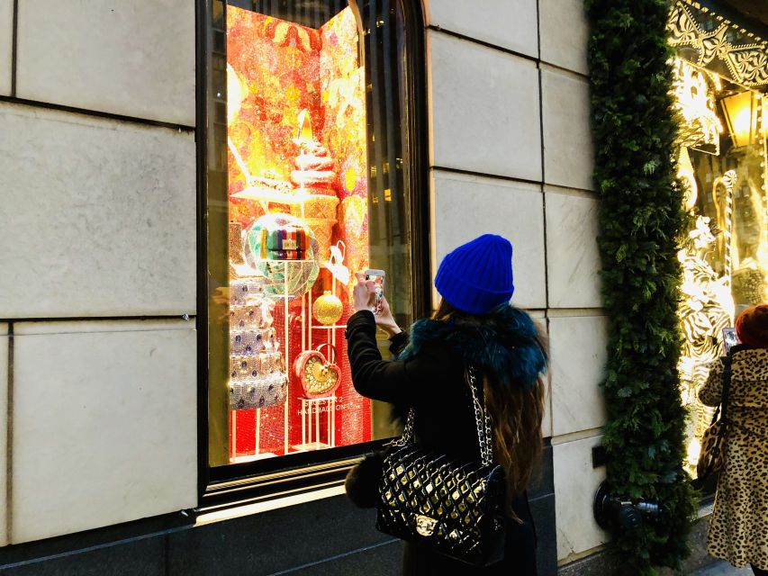 New York Holiday Lights and Movie Sites Bus Tour - The bus ride, guide, and movie clips