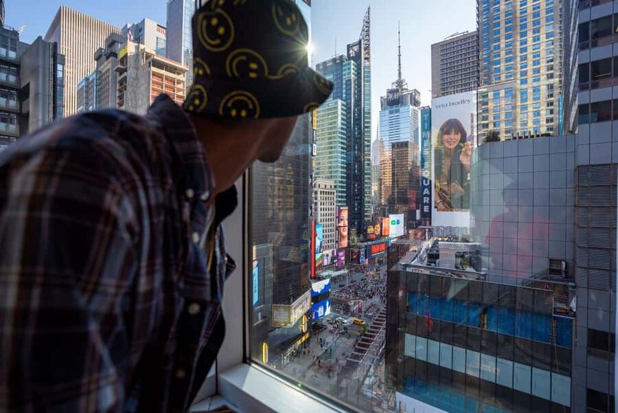 NYC: Broadway Secrets & Behind-the-Scenes Studio Tour - Broadway theaters without the ticket price