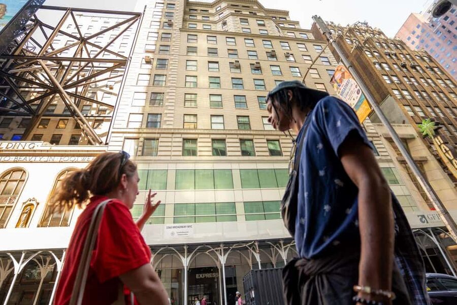 NYC: Broadway Secrets & Behind-the-Scenes Studio Tour - The guide can make or break the afternoon