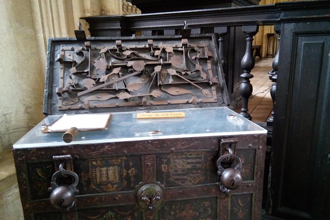 Oxford Harry Potter Insights entry to Divinity School PUBLIC Tour - The Covered Market and Hogwarts cakes