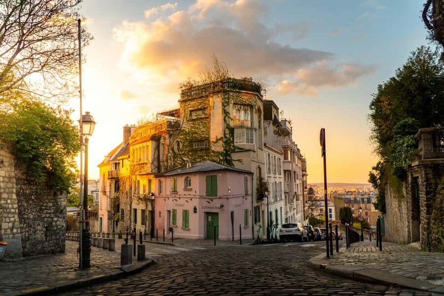 Paris: a movie tour in Montmartre inspired by Amélie Poulain - From Lamarck-Caulaincourt to Lapin Agile