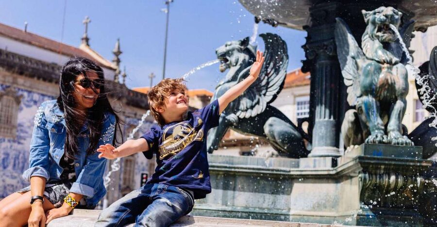 Porto: Harry Potter’s Inspiration Tour - The lion fountain and the Gryffindor clue