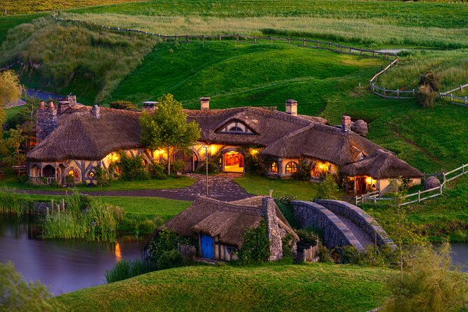 Private 2 Day Tour: Hobbiton, Waitomo, Rotorua Geothermal & Hamilton Gardens - Why this two-day route works