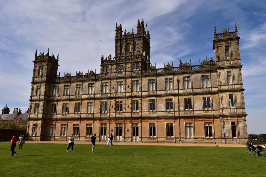 Private Downton Abbey Day Tour, including Pub Lunch - From London to Downton Village