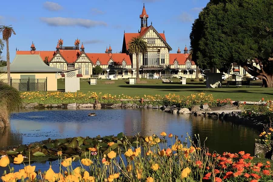 Private Hobbiton & BlueSprings & Redwood forest fromAuckland - Who will enjoy this private day most