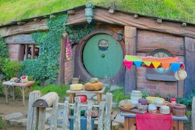 Private Hobbiton Movie Set and Rotorua Day Trip from Auckland