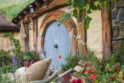 Private Hobbiton Movie Set & Waitomo Caves in a Day from Auckland