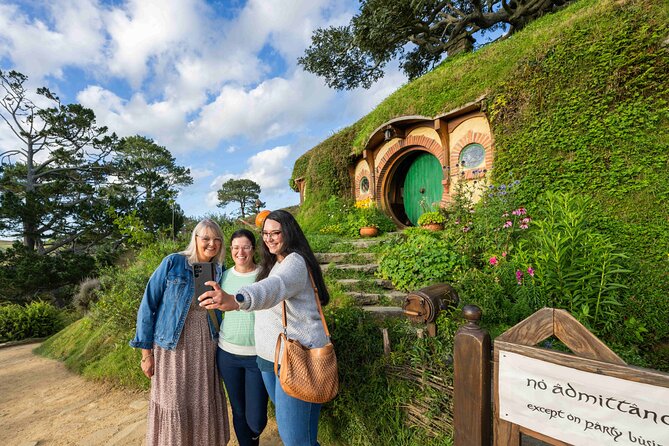 Private Journey to Middle-earth: Hobbiton Movie Set - Ex Auckland - Leaving Auckland for the Waikato countryside