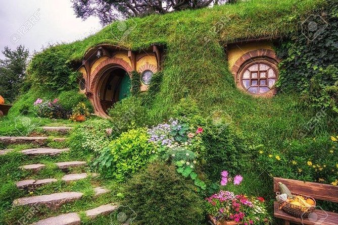 Private Luxury Tour to Hobbiton Movie Set & Waitimo Glowworm Cave - Why combine Hobbiton and Waitomo in one long day?