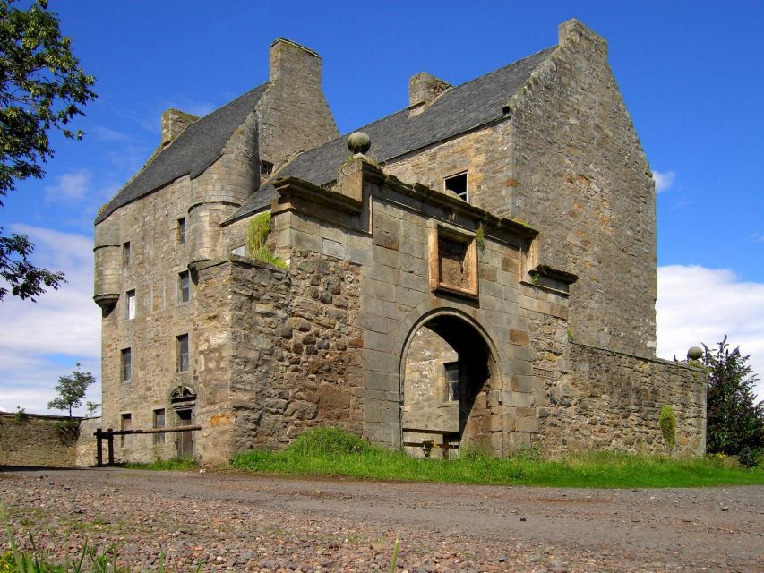 Private Outlander Tour for Small Groups - Linlithgow Palace and Wentworth Prison