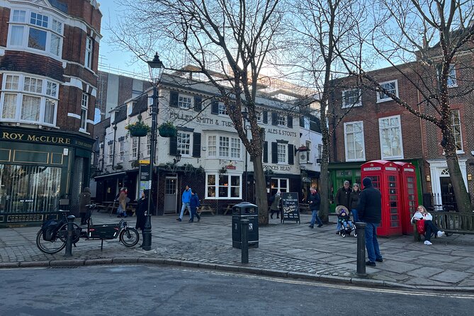 Private Ted Lasso Filming Locations Tour - Richard’s guiding style and the private format