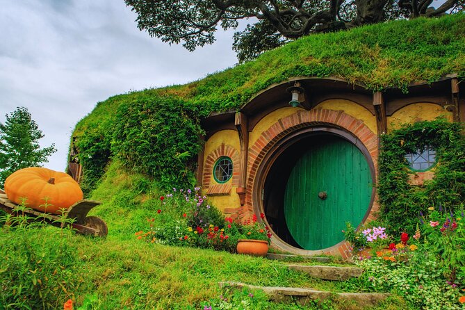 Private Tour: Hobbiton Movie Set, Rotorua Mud Pool & Treewalk - Hobbiton Movie Set and the world of the Shire