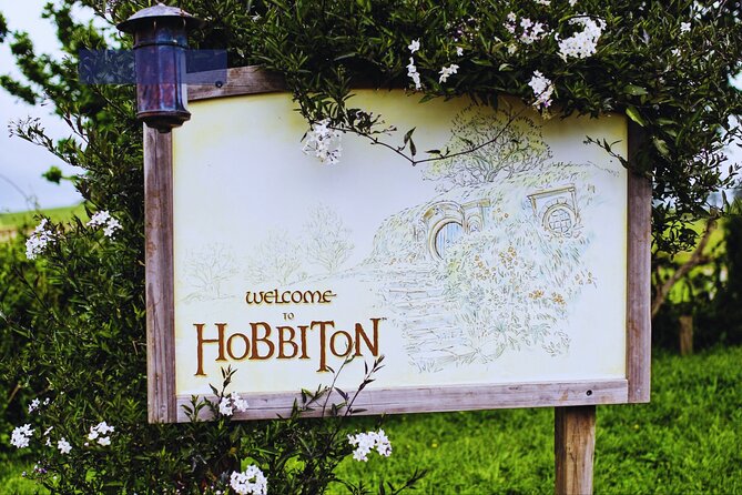 Private Tour: Hobbiton Movie Set, Rotorua Mud Pool & Treewalk - Lunch, drinks, and the value of a private vehicle