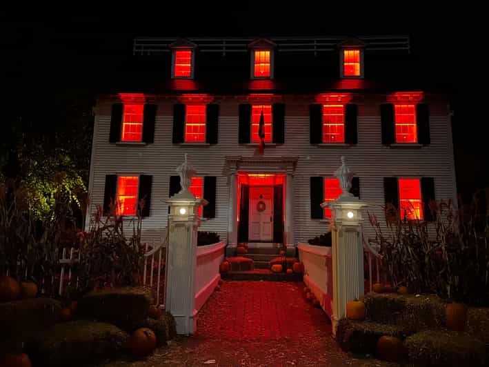 Salem, MA: Hocus Pocus Movie Guided Walking Tour - Ropes Mansion, gardens, and Allison’s house