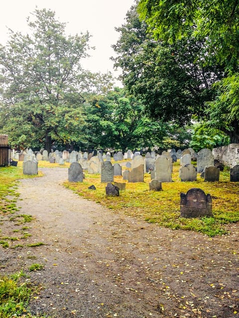 Salem, MA: Hocus Pocus Movie Guided Walking Tour - The long walk to 4 Ocean Avenue