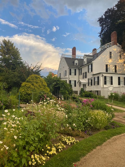 Salem, MA: Hocus Pocus Movie Guided Walking Tour - What the guides add to the experience
