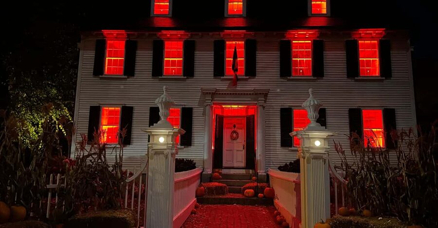 Salem, MA: Hocus Pocus Movie Guided Walking Tour - Old Town Hall and Salem’s movie-town atmosphere
