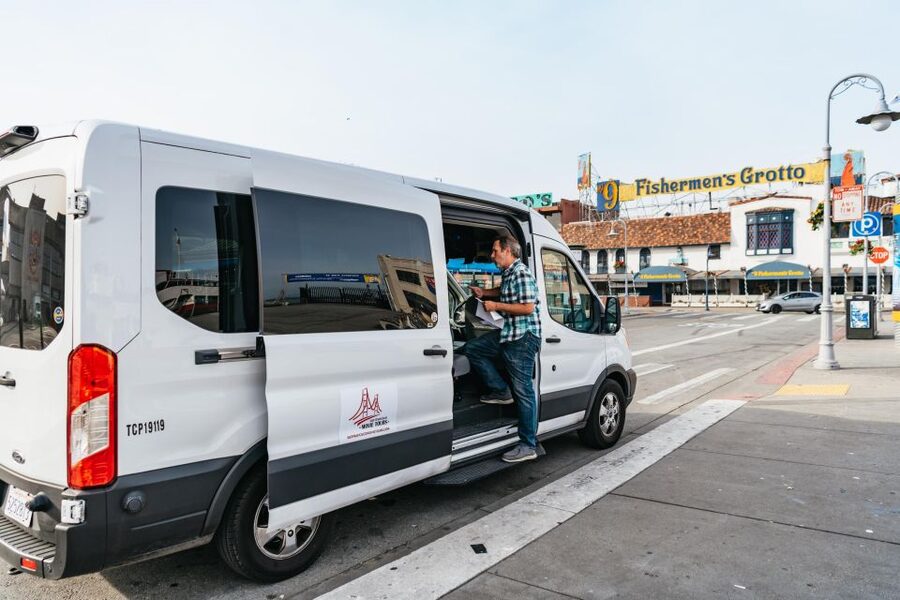 San Francisco: Movie Filming Locations Bus Tour - How the actor-guides shape the experience