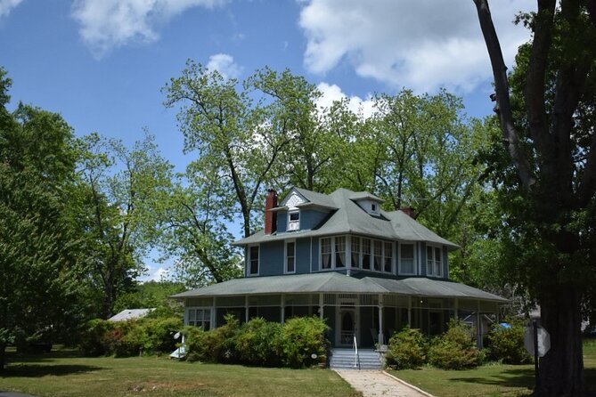 Senoia The Walking Dead Film locations 2 hours Walking Tour - What the group size means