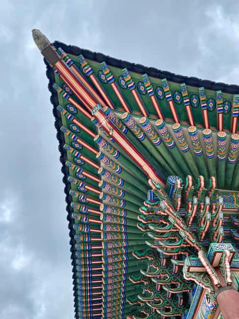 Seoul: K-Pop Demon Hunters Filming Location Tour - What the guides add to the day