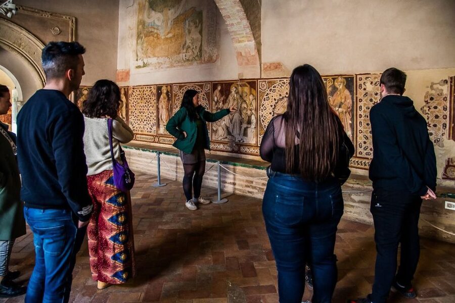 Seville: Game of Thrones and Roman Empire Italica Tour - Casa de los Pájaros and everyday Roman life
