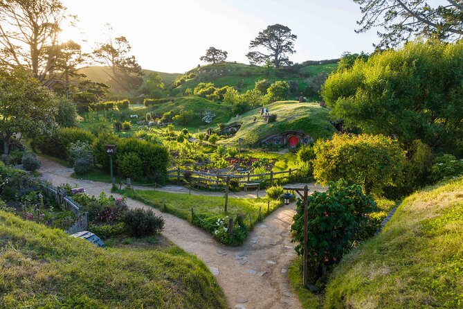 Small Group Luxury Hobbiton Tour incl. Lunch From Auckland - A drink at the Green Dragon Inn