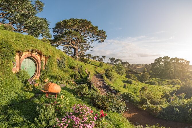 Small Group Luxury Hobbiton Tour incl. Lunch From Auckland - What the $309.67 price really covers