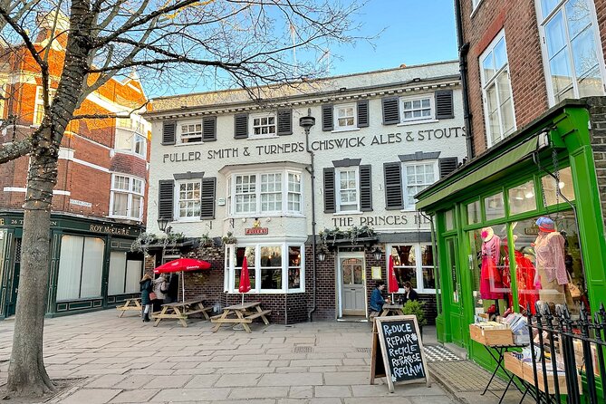 Ted Lasso Inspired Private 4-hour Tour in Richmond - The black cab advantage from central London