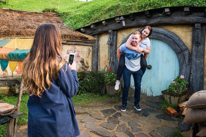The Hobbiton Movie Set Small-Group Guided Tour from Auckland - The 6:00 am pickup from Auckland
