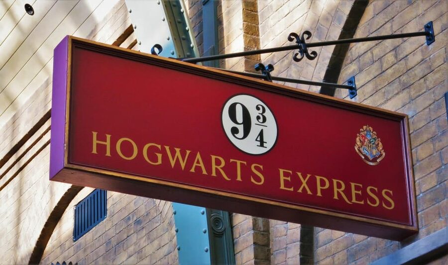 The most complete and exclusive Harry Potter tour in London - King’s Cross and the official shop
