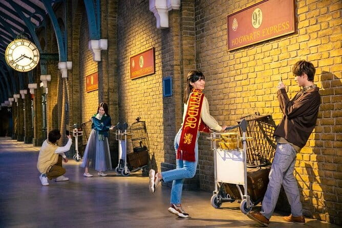 Tokyo WB. Studio Tour Harry Potter's Creation E-Ticket Optional - Entering the Warner Bros. Studio Tour Tokyo
