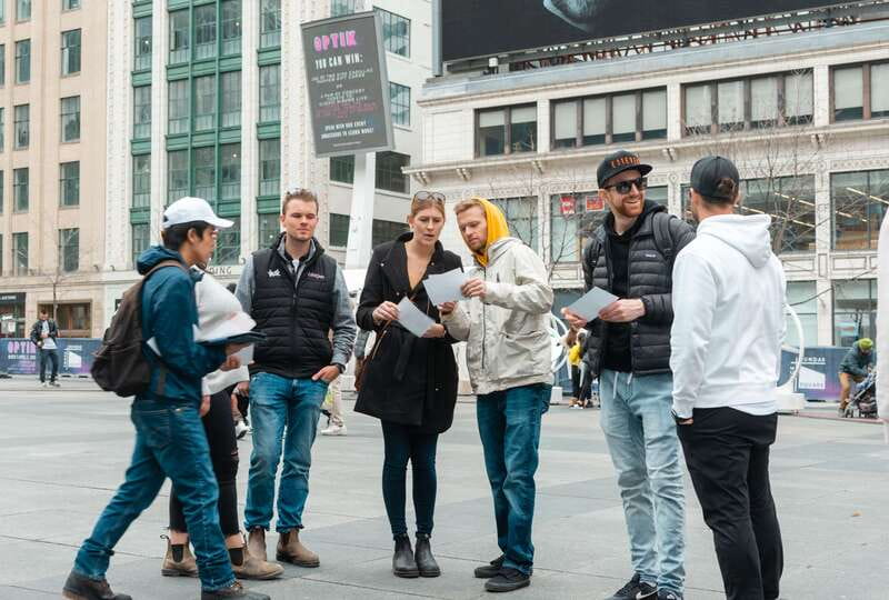 Toronto: Hollywood North Experience Film & TV Tour - Old City Hall, City Hall, and Nathan Phillips Square