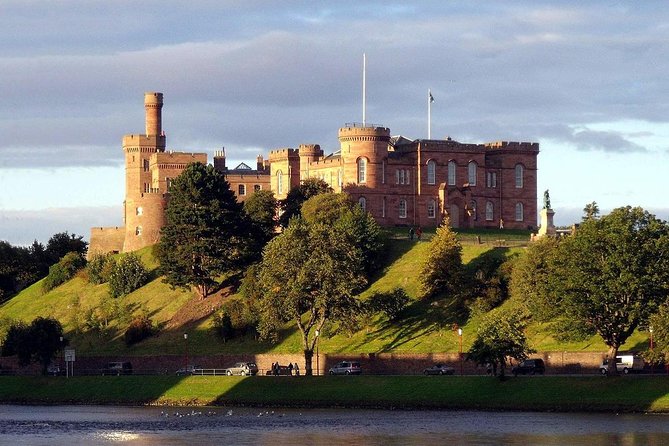 Urquhart Castle, Culloden, Clava Cairns, Loch Ness - Loch Ness gives you the famous view