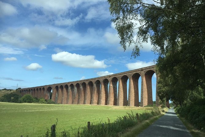 Urquhart Castle, Culloden, Clava Cairns, Loch Ness - The return route adds scenery without another long stop