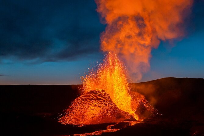Volcano Cinema All the latest eruption in Iceland in 4K quality - A good stop for families, adults, and curious minds