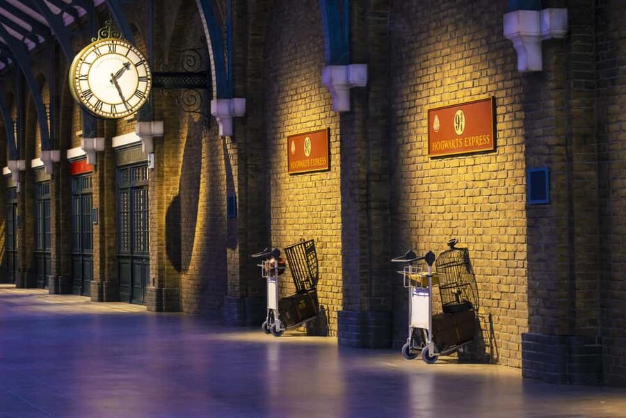 Warner Bros. Studio Tour Tokyo – The Making of Harry Potter - Platform 9 ¾ adds a familiar photo stop