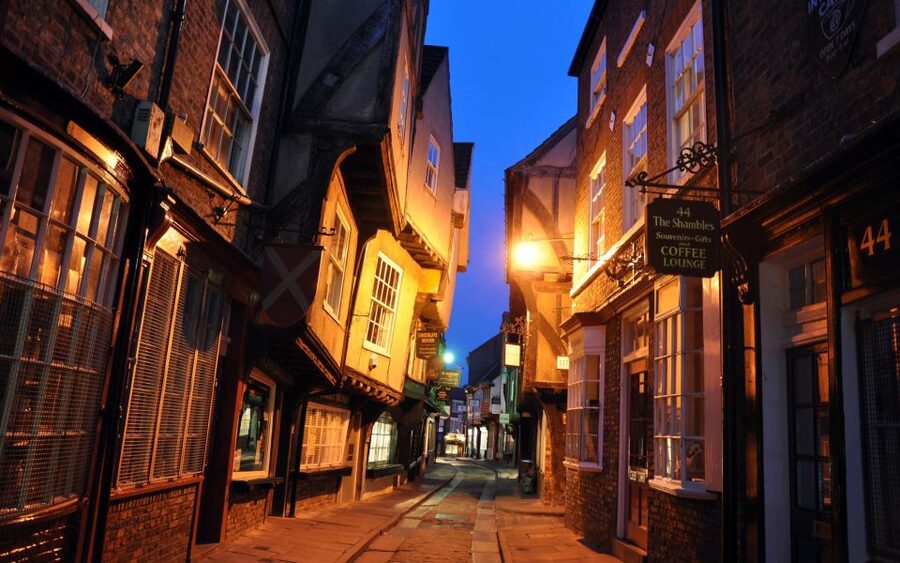 York: Harry Potter Guided Walking Tour - Quizzes, spells, costumes, and the house cup